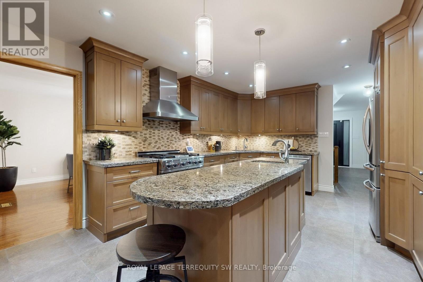 8 Chalmers Court, Brampton, Ontario  L6Z 3G9 - Photo 9 - W13716268