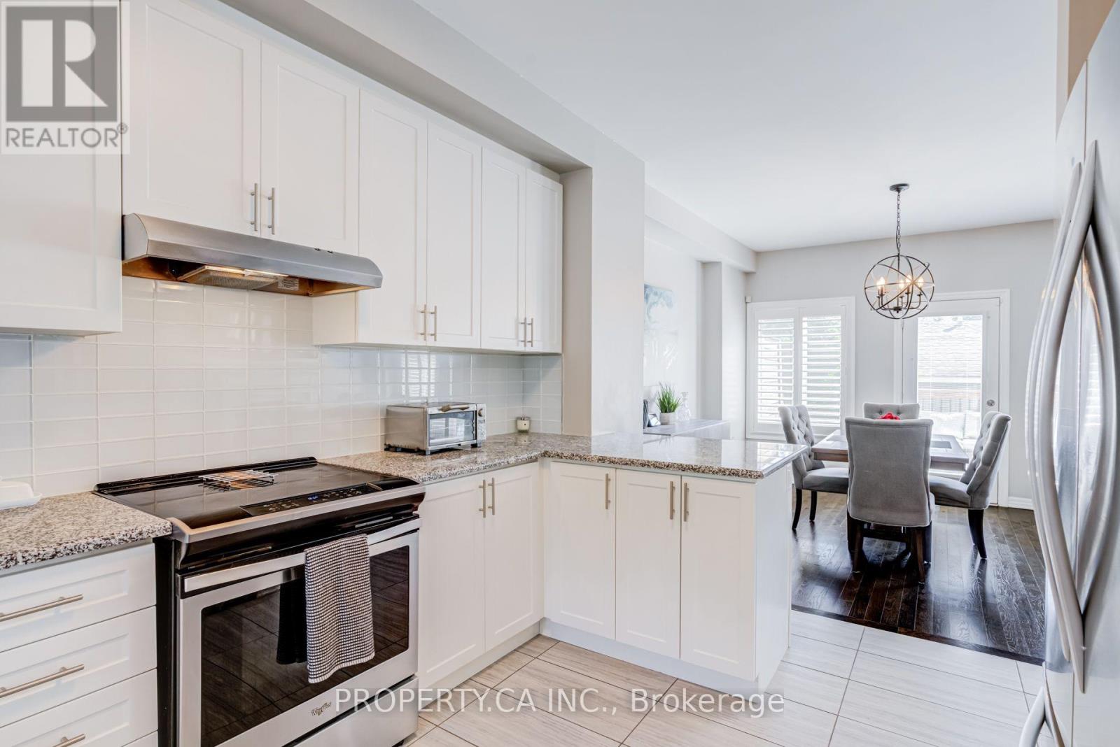 1226 Azinger Lane, Mississauga, Ontario  L5E 0A7 - Photo 12 - W13716278