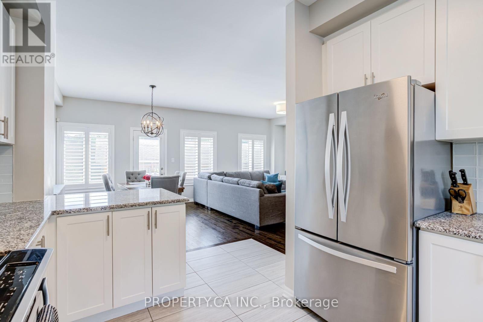 1226 Azinger Lane, Mississauga, Ontario  L5E 0A7 - Photo 13 - W13716278