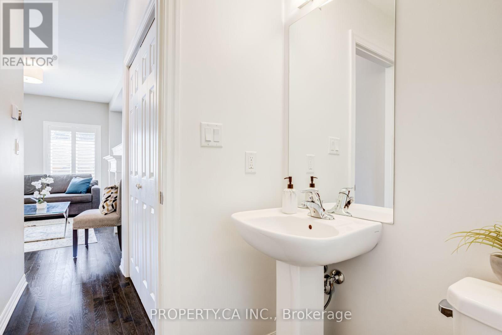 1226 Azinger Lane, Mississauga, Ontario  L5E 0A7 - Photo 14 - W13716278