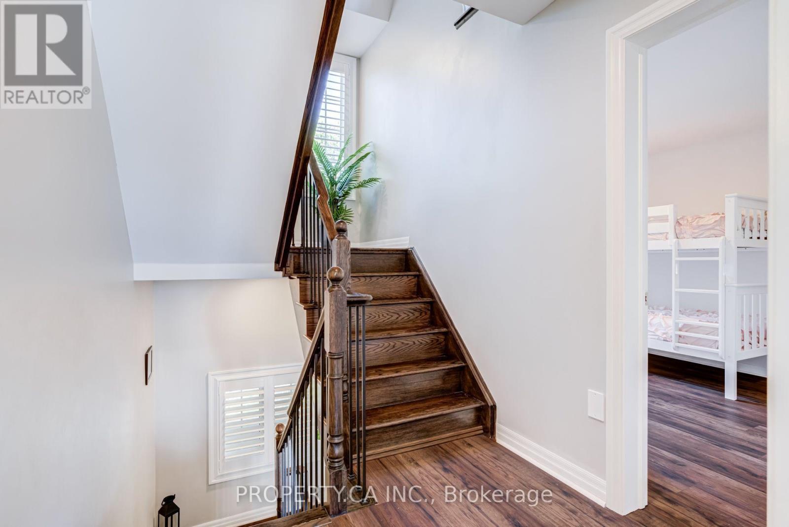1226 Azinger Lane, Mississauga, Ontario  L5E 0A7 - Photo 15 - W13716278