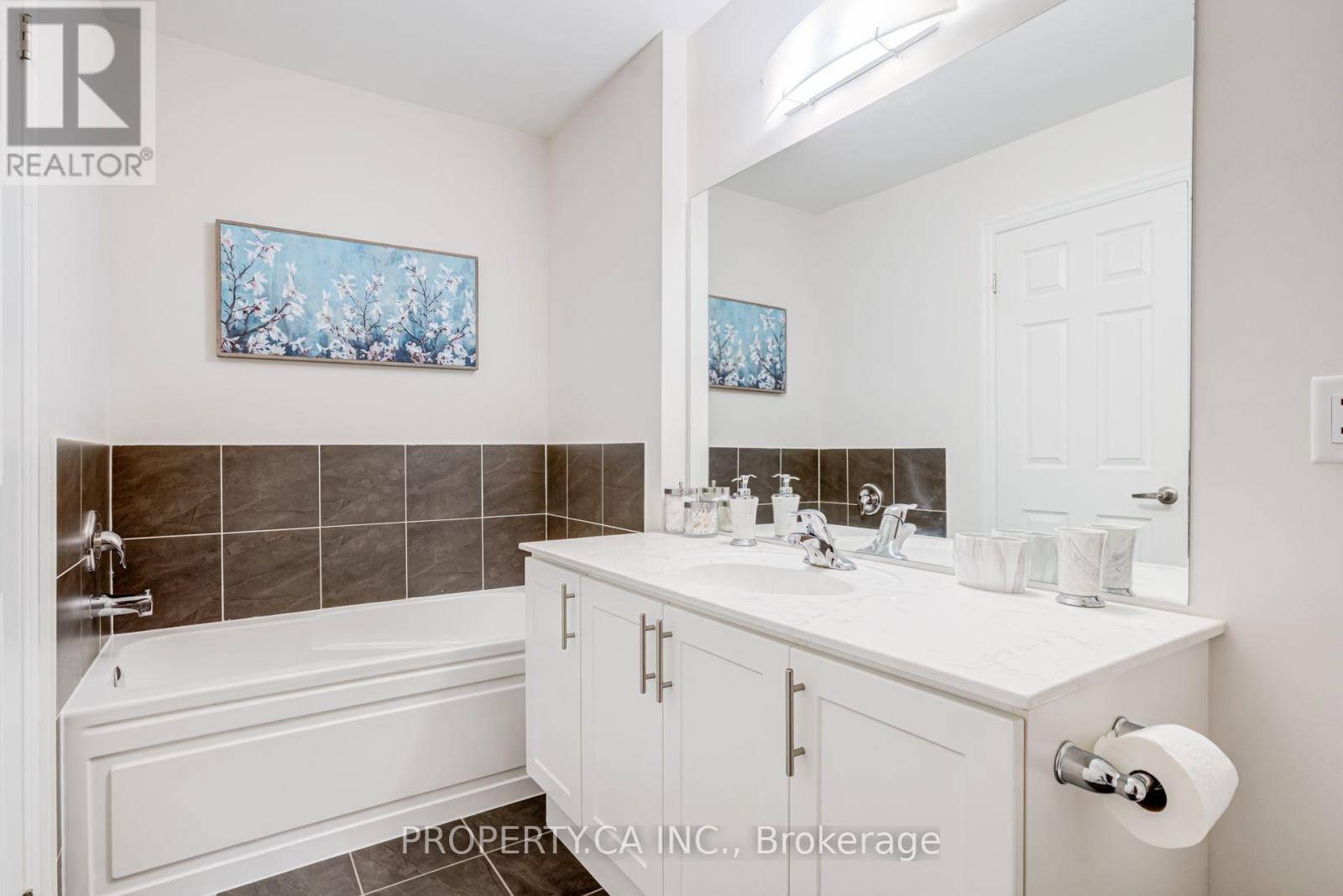 1226 Azinger Lane, Mississauga, Ontario  L5E 0A7 - Photo 19 - W13716278