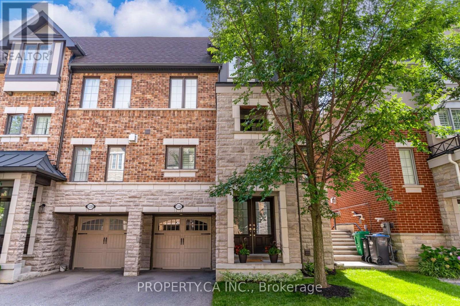1226 Azinger Lane, Mississauga, Ontario  L5E 0A7 - Photo 2 - W13716278