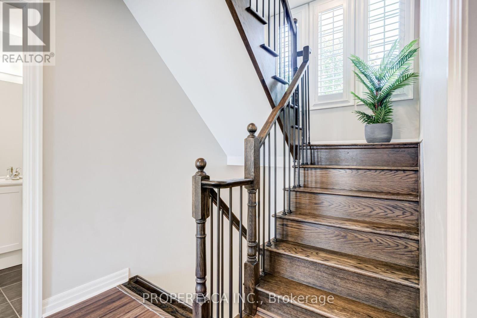 1226 Azinger Lane, Mississauga, Ontario  L5E 0A7 - Photo 23 - W13716278