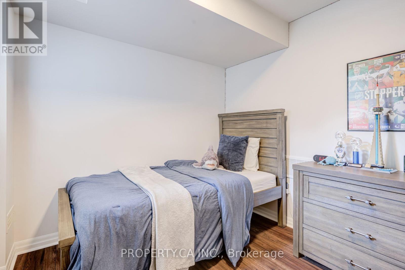 1226 Azinger Lane, Mississauga, Ontario  L5E 0A7 - Photo 32 - W13716278
