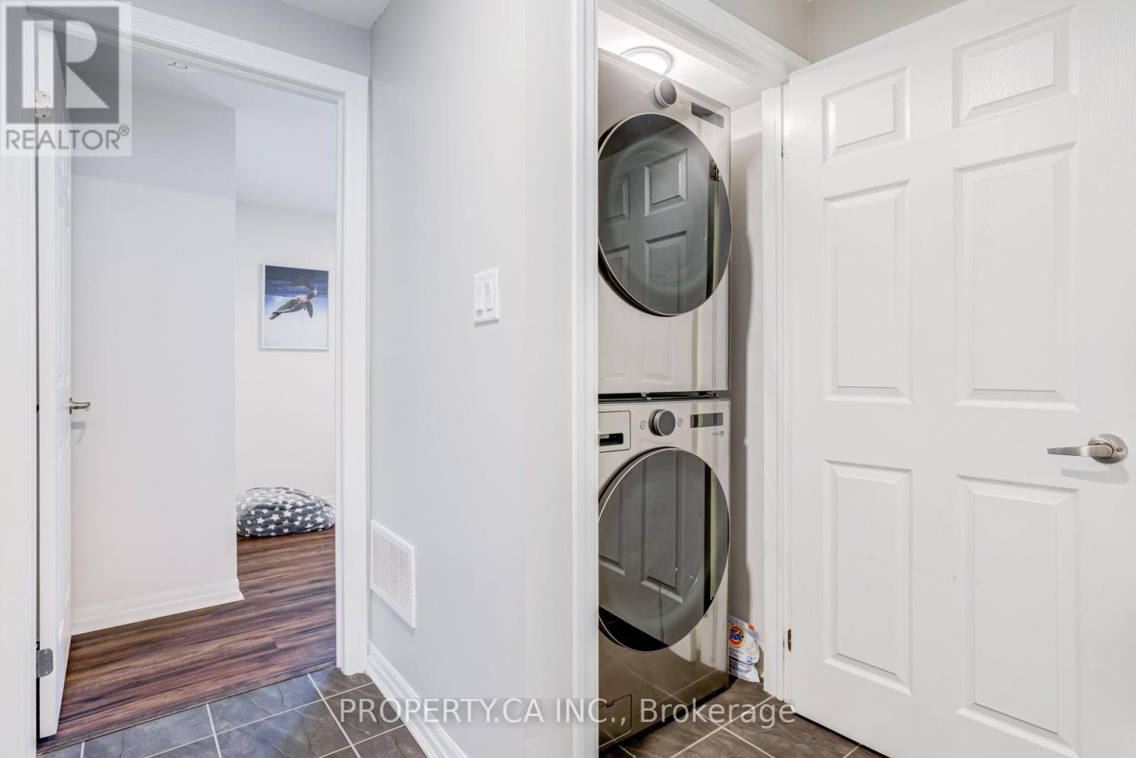 1226 Azinger Lane, Mississauga, Ontario  L5E 0A7 - Photo 34 - W13716278