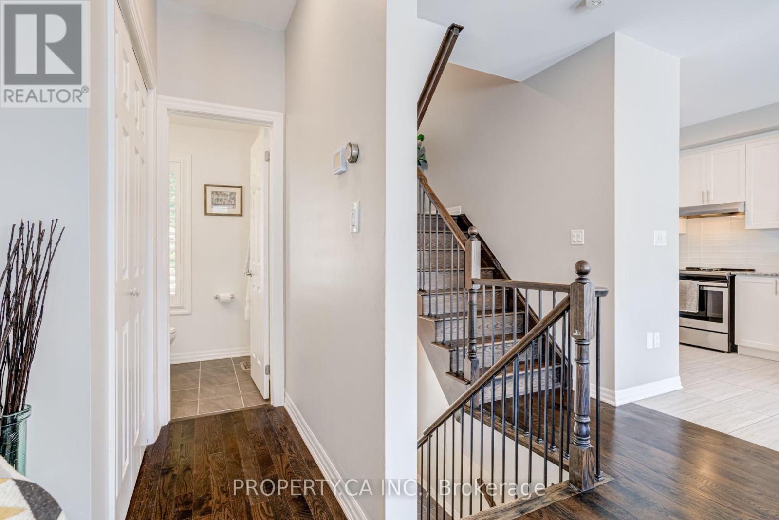 1226 Azinger Lane, Mississauga, Ontario  L5E 0A7 - Photo 5 - W13716278