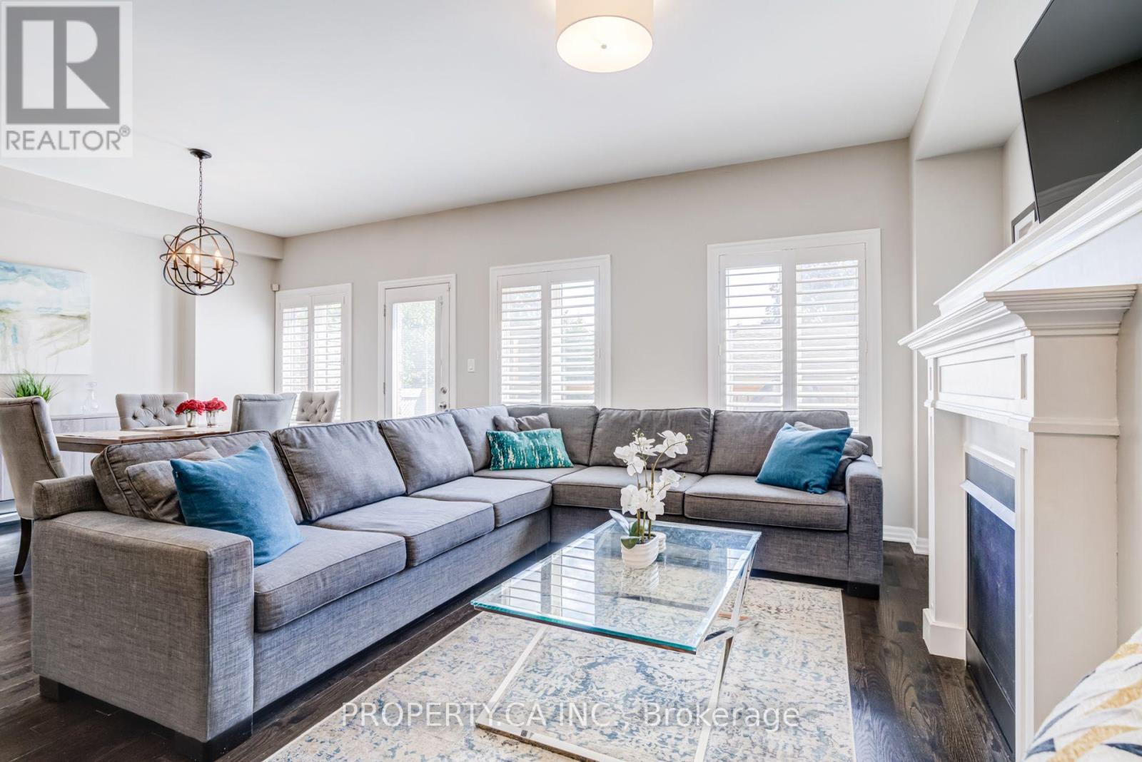 1226 Azinger Lane, Mississauga, Ontario  L5E 0A7 - Photo 6 - W13716278