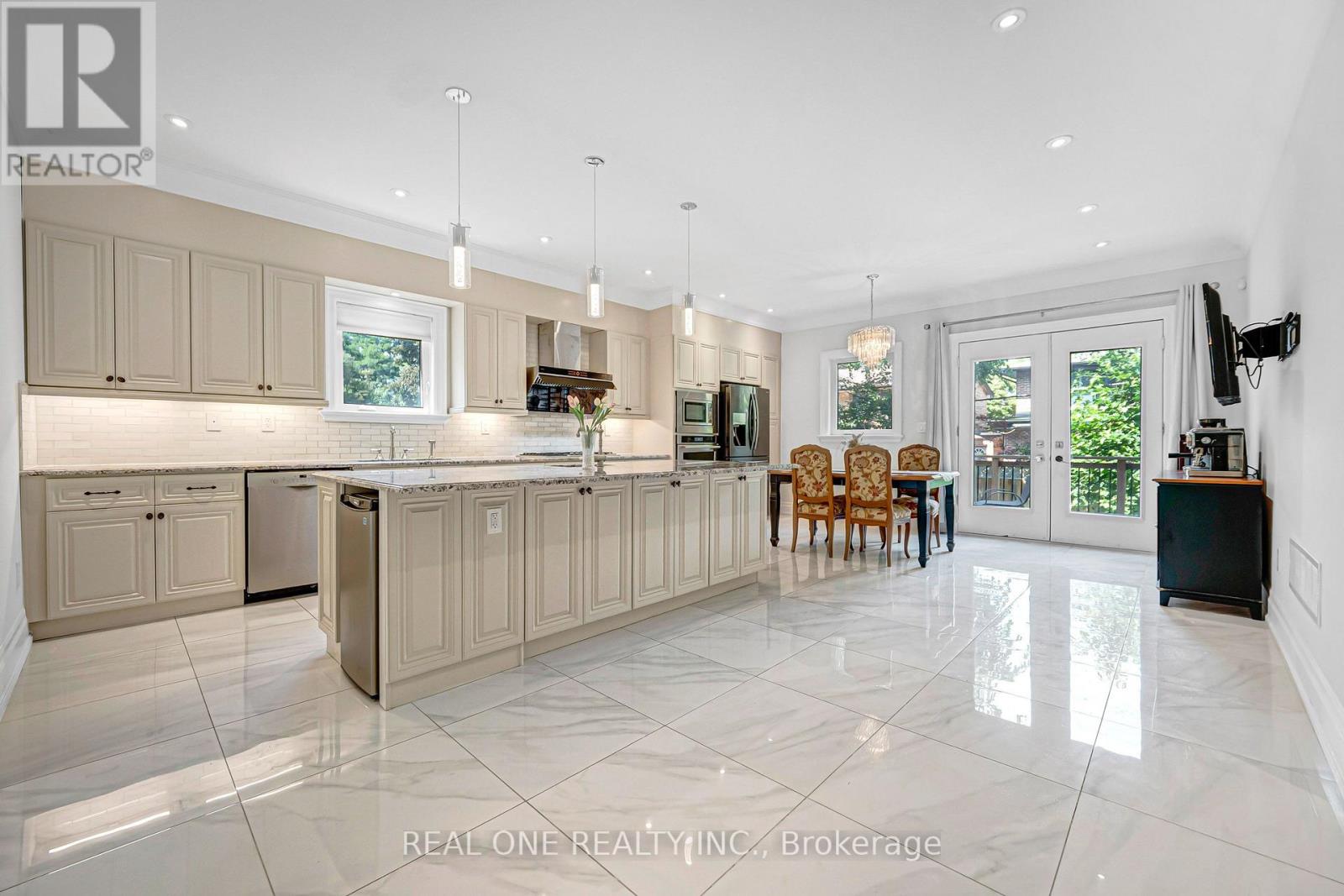 100 Ridelle Avenue, Toronto, Ontario  M6B 1J6 - Photo 15 - C13715548