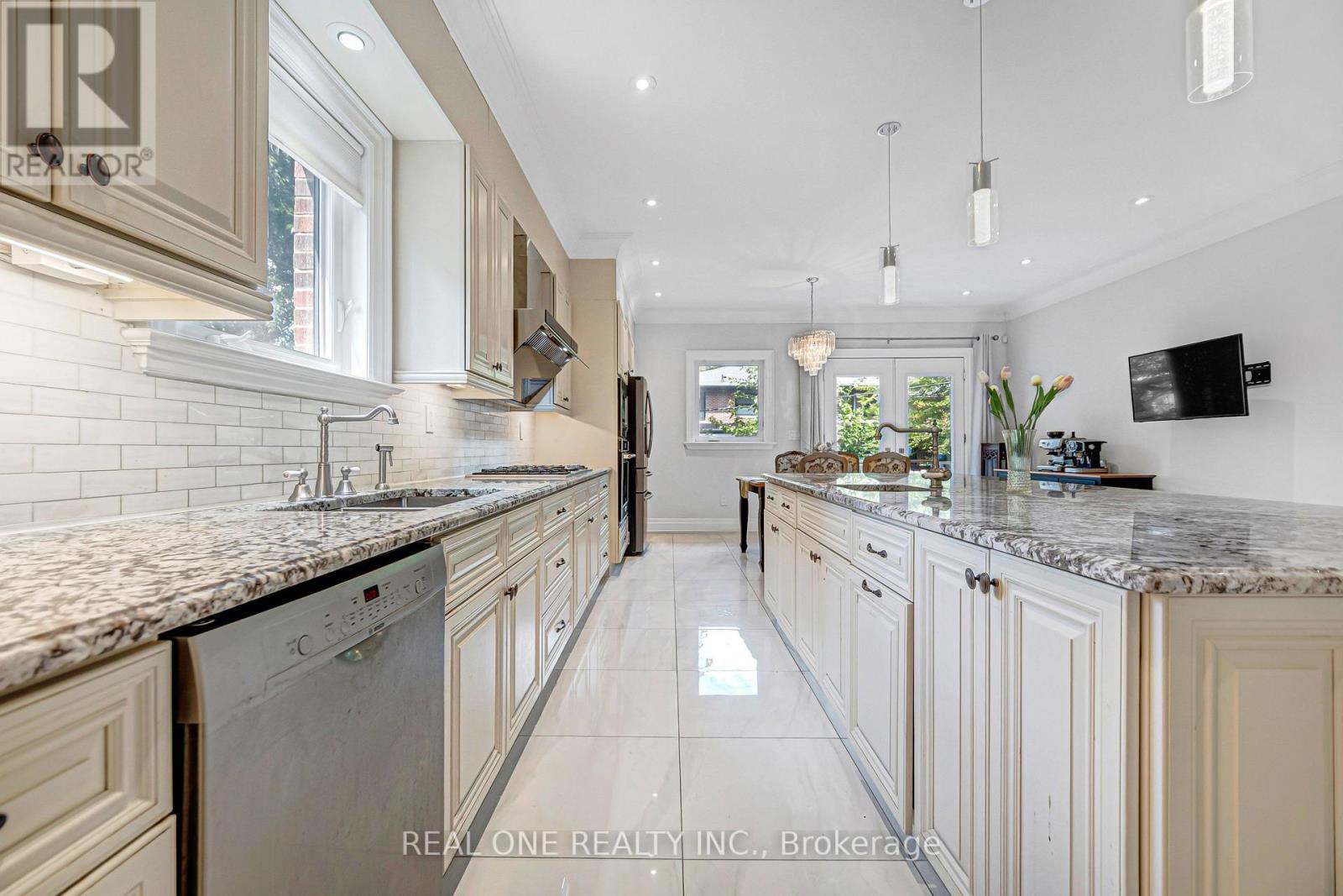 100 Ridelle Avenue, Toronto, Ontario  M6B 1J6 - Photo 19 - C13715548