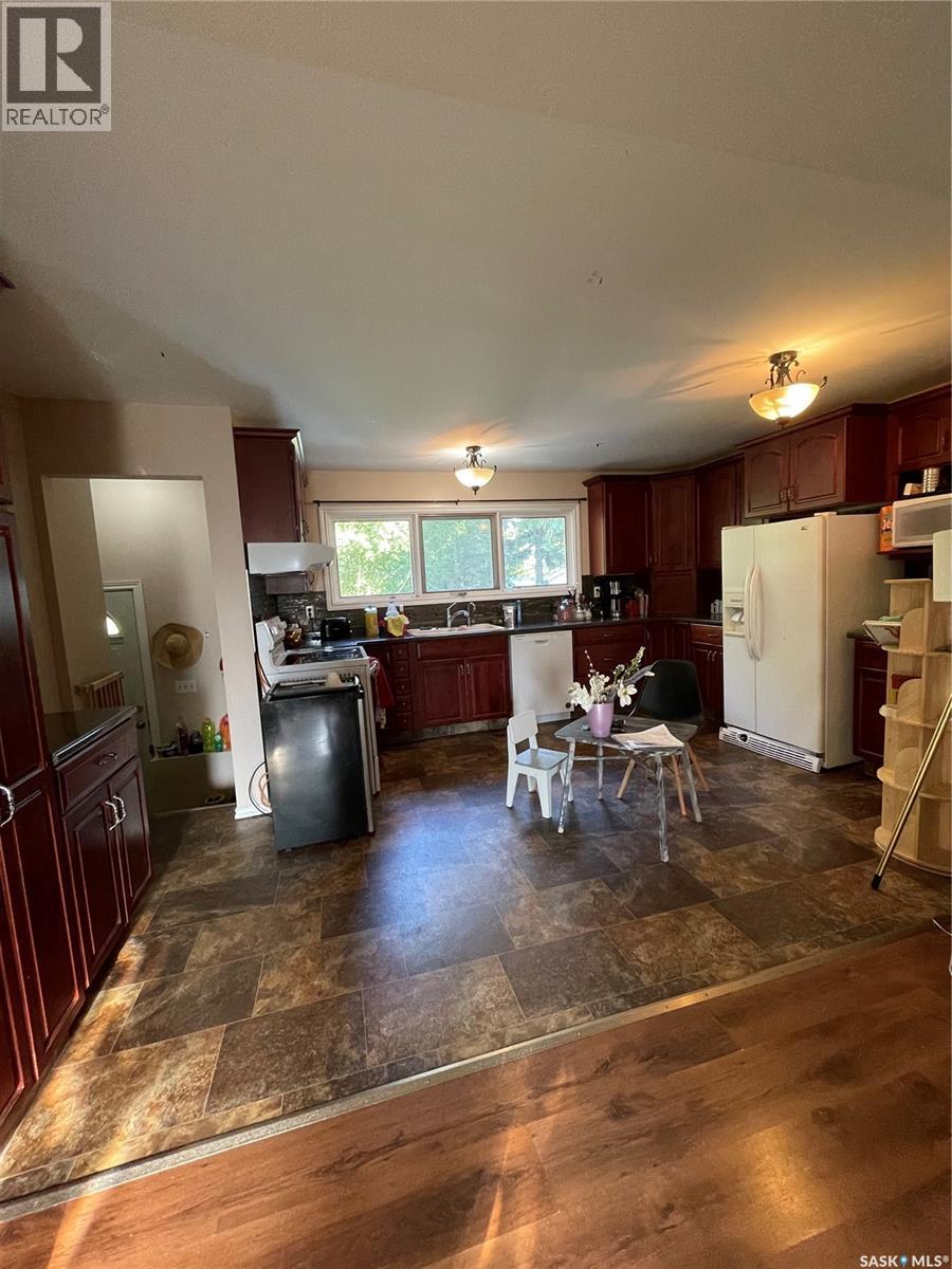 907 Grove Street, Whitewood, Saskatchewan  S0G 5C0 - Photo 8 - SK046346