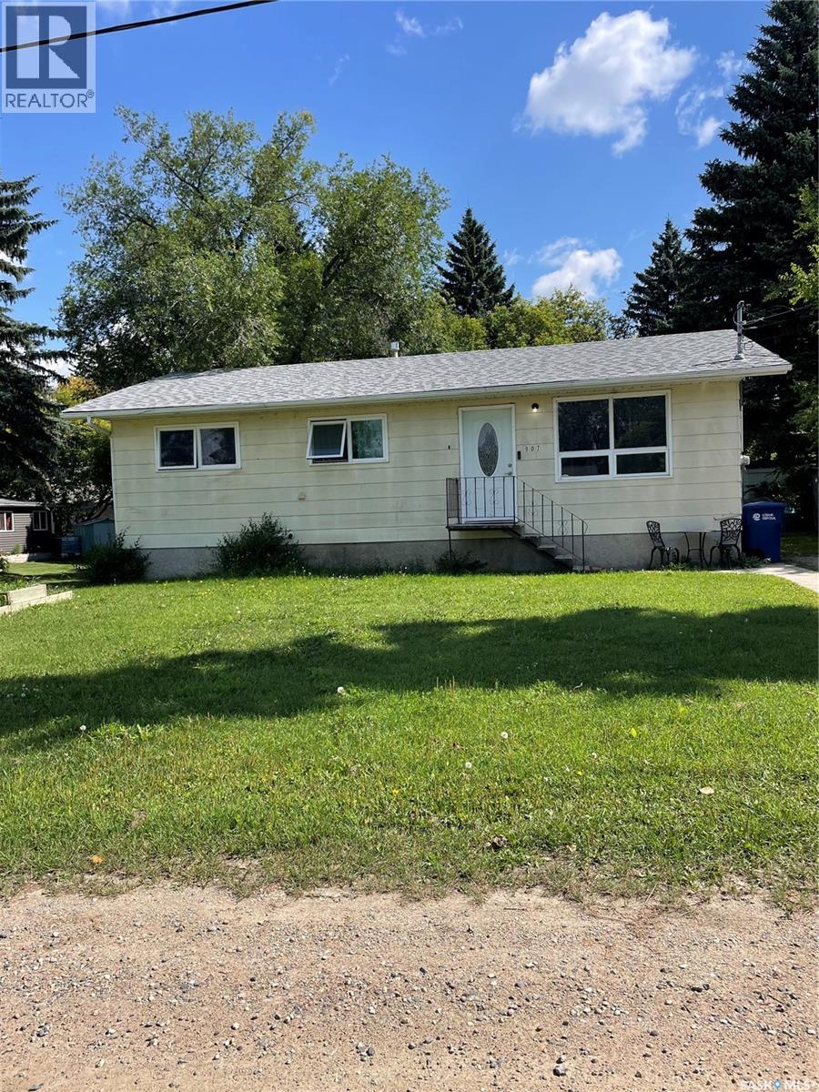 907 Grove Street, Whitewood, Saskatchewan  S0G 5C0 - Photo 2 - SK046346