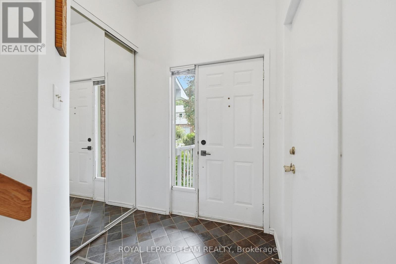 66 Armadale Crescent, Ottawa, Ontario  K2J 3Z3 - Photo 3 - X13716372