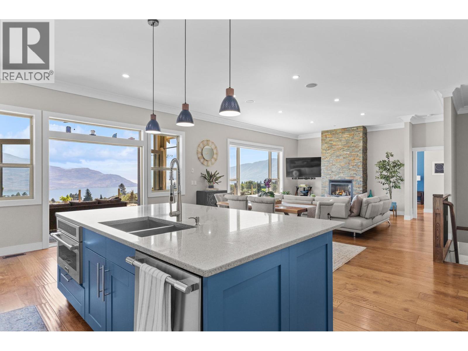 6112 Seymoure Avenue, Peachland, British Columbia  V0H 1X4 - Photo 3 - 10398777