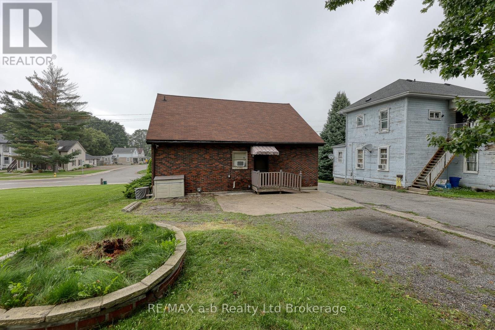 77 Charles Street W, Ingersoll, Ontario  N5C 2L7 - Photo 2 - X13716330