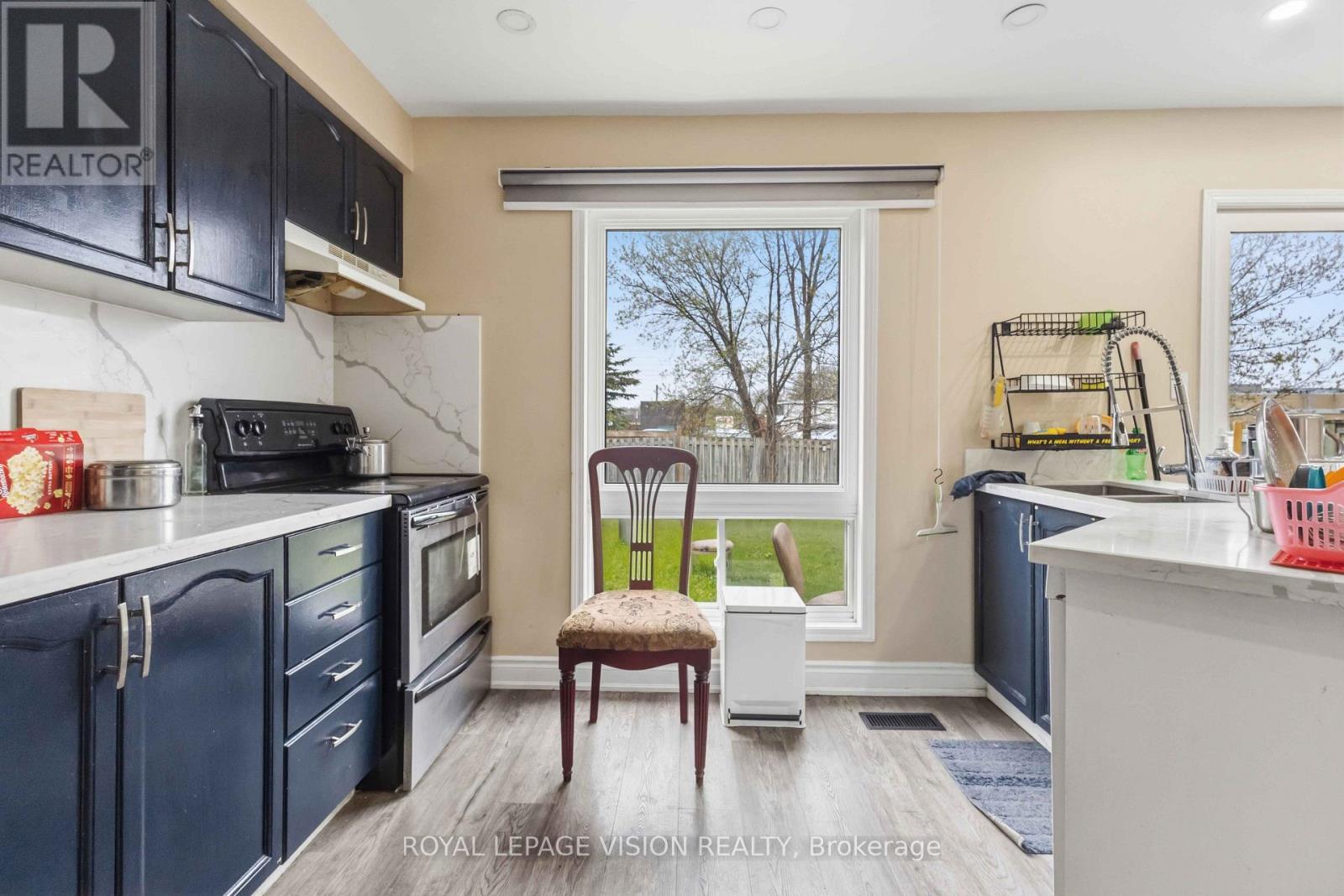 1815 Dalhousie Crescent, Oshawa, Ontario L1G 8C5 - Photo 5 - E13716332