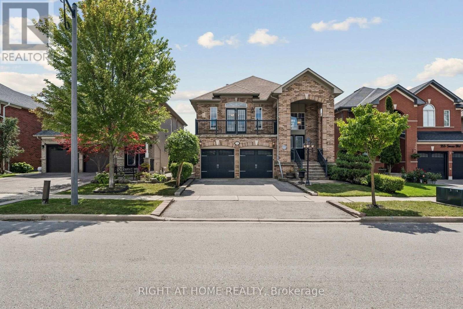 251 SONOMA BOULEVARD, Vaughan, Ontario