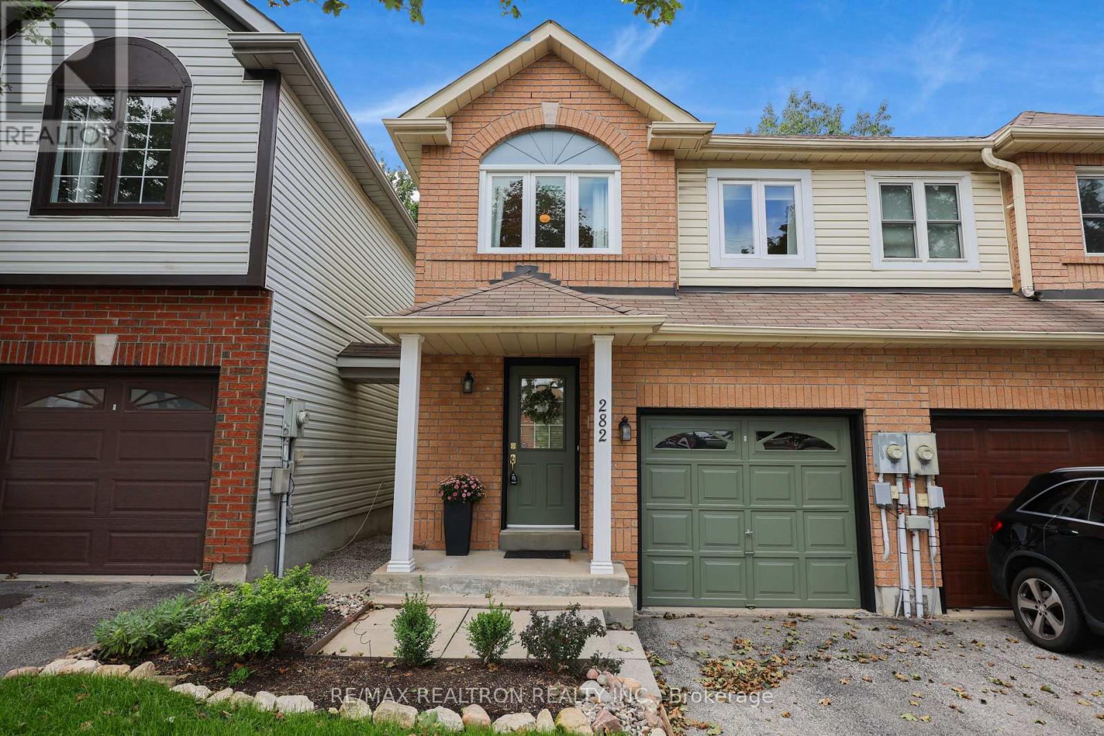 282 Ferndale Drive S, Barrie, Ontario  L4N 8J9 - Photo 2 - S13716366