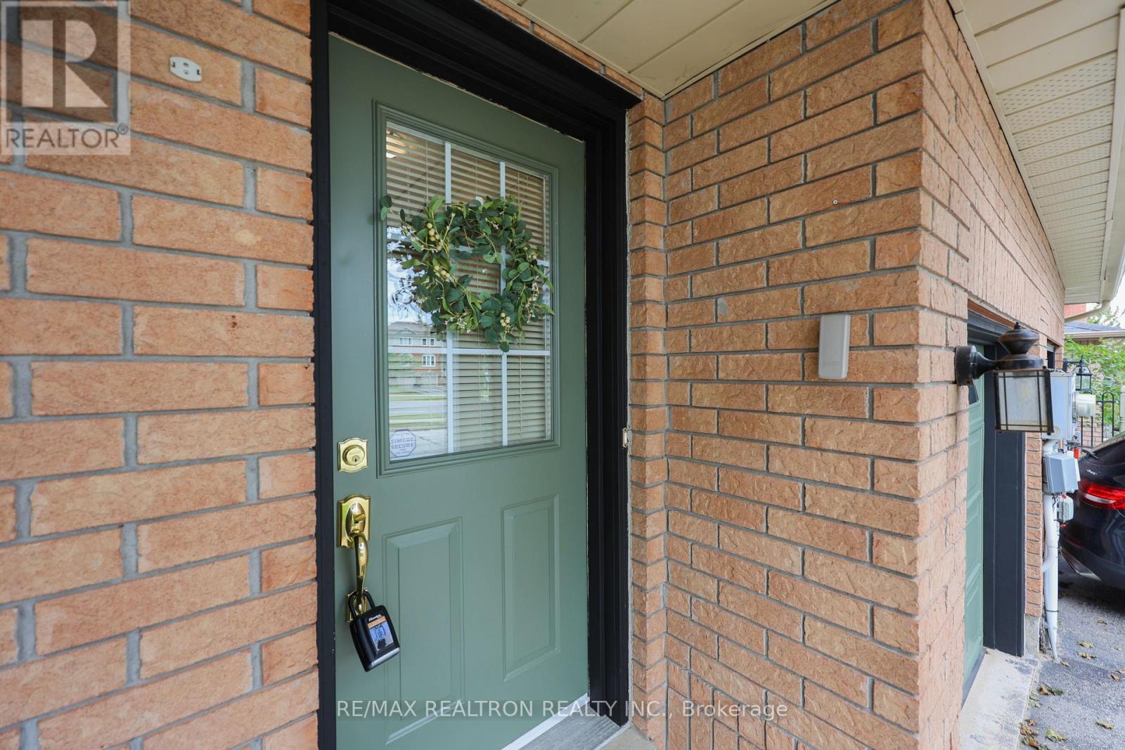 282 Ferndale Drive S, Barrie, Ontario  L4N 8J9 - Photo 5 - S13716366