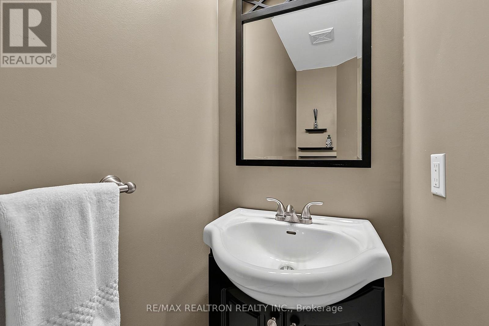 282 Ferndale Drive S, Barrie, Ontario  L4N 8J9 - Photo 8 - S13716366