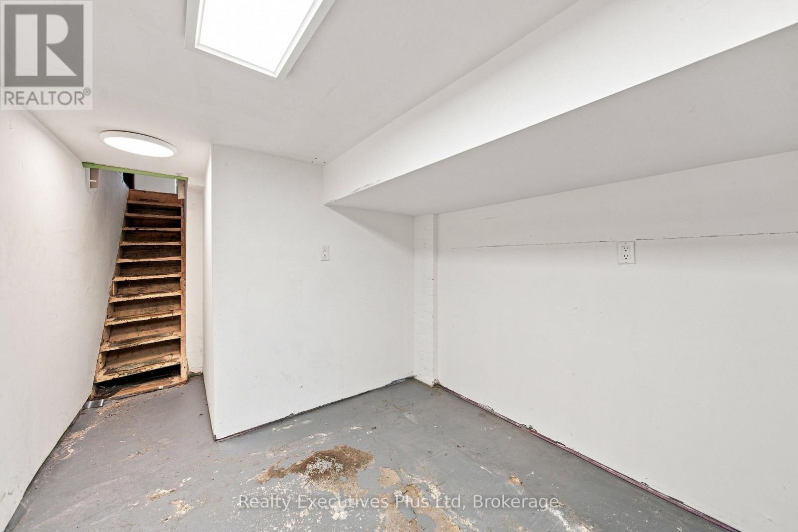 83 Surrey Street E, Guelph (Downtown), Ontario  N1H 3P7 - Photo 13 - X13716374