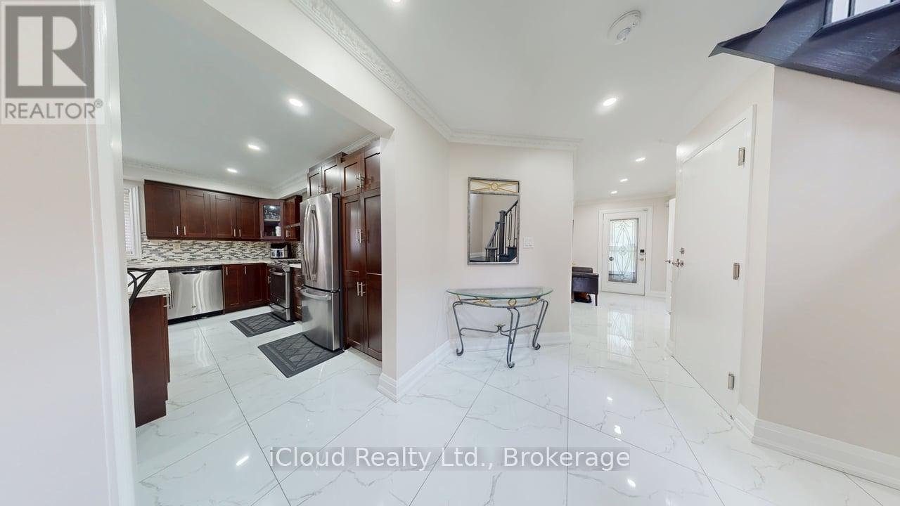 71 Tufton Crescent, Brampton, Ontario  L7A 3J2 - Photo 2 - W13716340