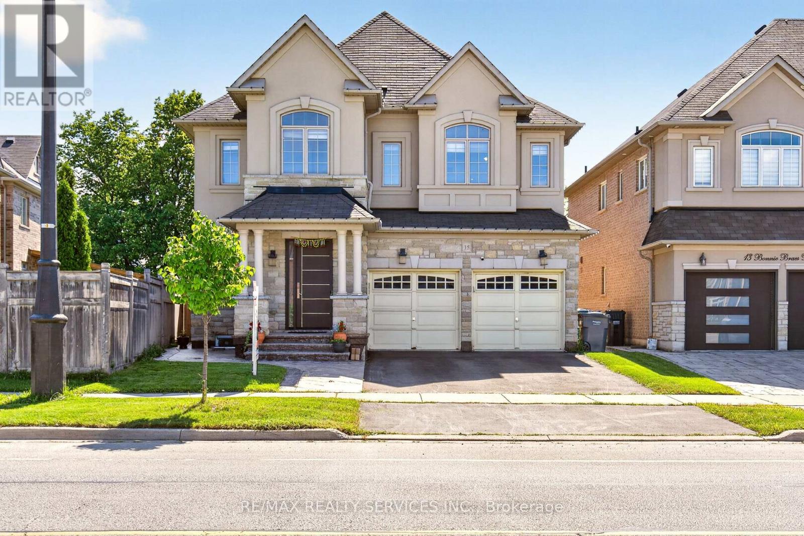 15 Bonnie Braes Drive, Brampton, Ontario  L6Y 0X5 - Photo 2 - W13716350
