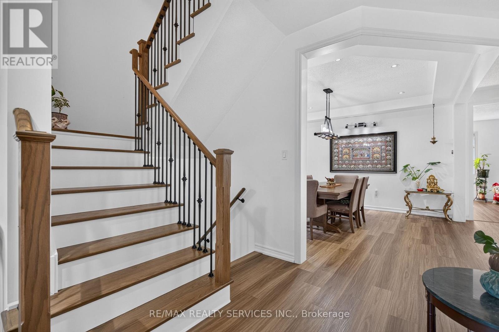 15 Bonnie Braes Drive, Brampton, Ontario  L6Y 0X5 - Photo 9 - W13716350