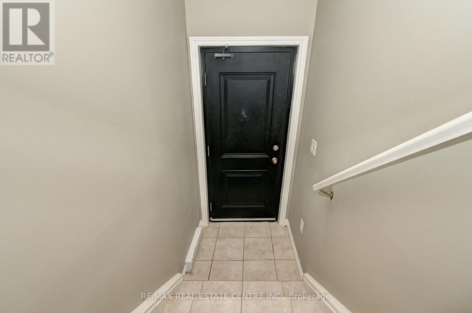 102 Wheat Lane, Kitchener, Ontario  N2R 0R6 - Photo 4 - X13716306