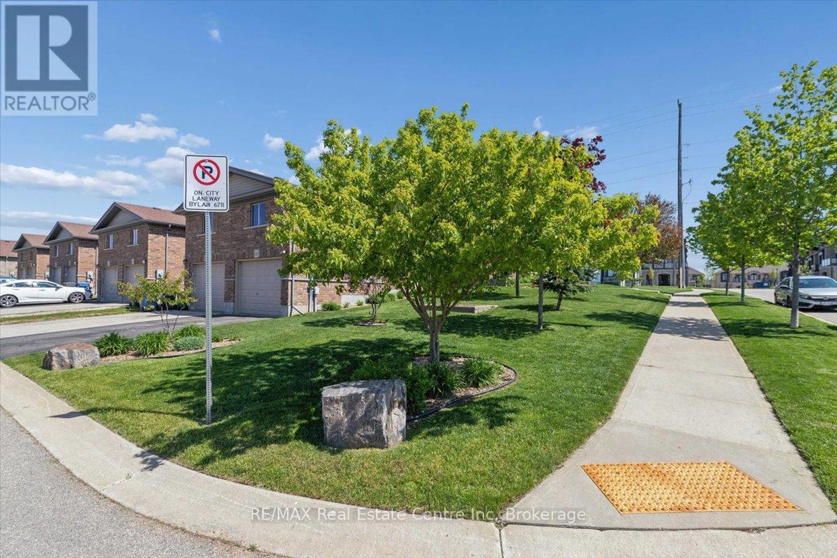 128 Ingram Drive, Guelph, Ontario  N1E 0M6 - Photo 4 - X13713896