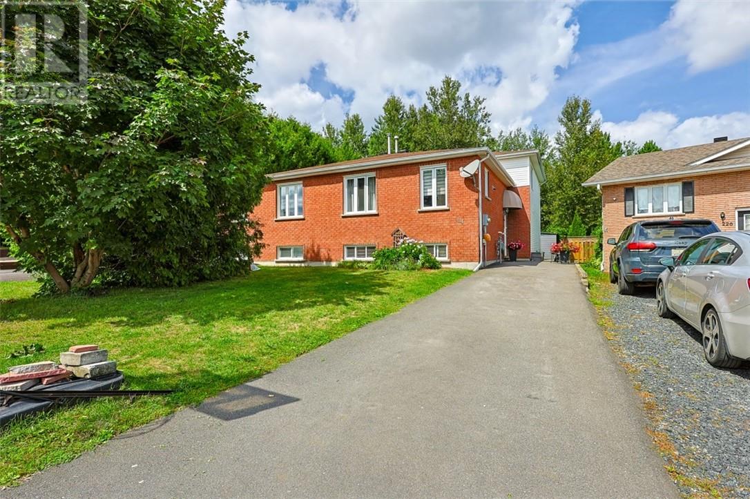 214 Benita Boulevard, Greater Sudbury, Ontario  P3A 5Z5 - Photo 2 - 2130041