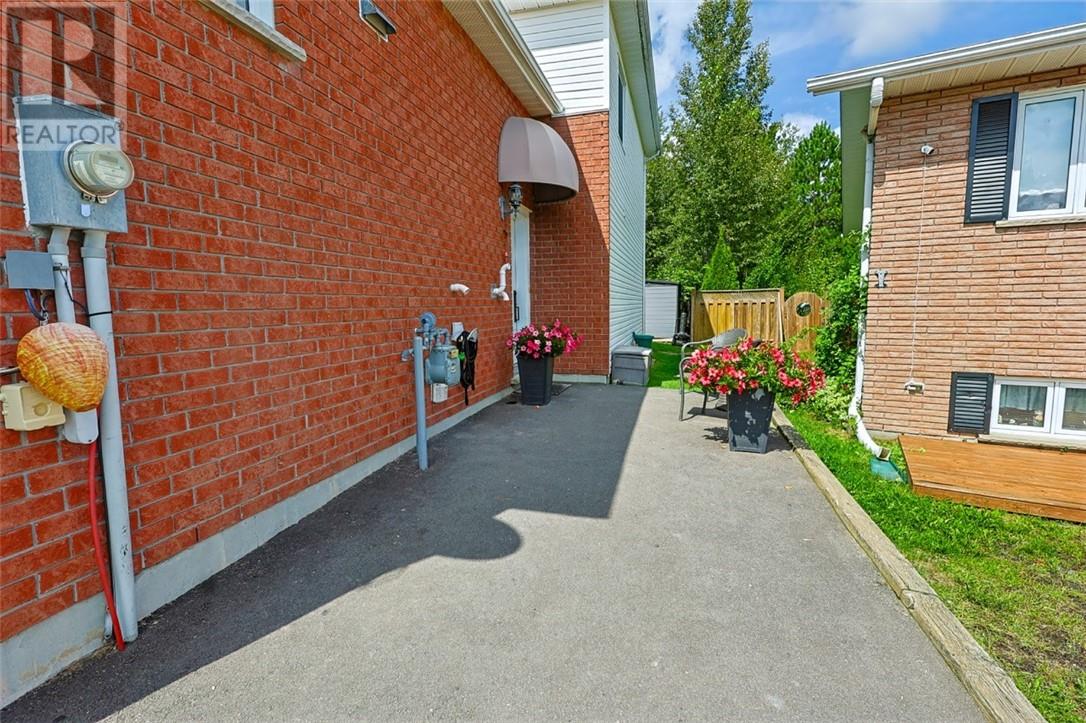 214 Benita Boulevard, Greater Sudbury, Ontario  P3A 5Z5 - Photo 3 - 2130041