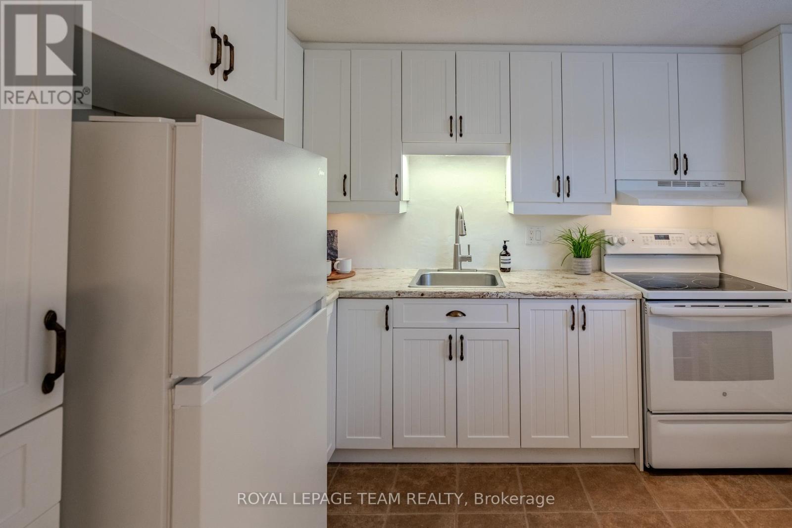 B - 2 Larkshire Lane, Ottawa, Ontario K2J 1Y6 - Photo 3 - X13716428