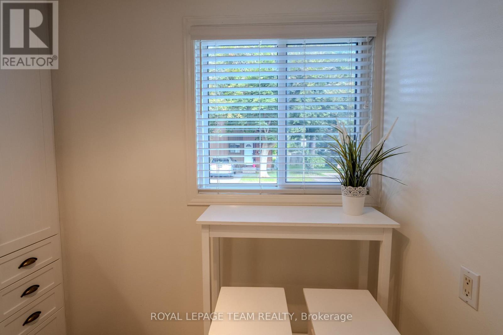 B - 2 Larkshire Lane, Ottawa, Ontario K2J 1Y6 - Photo 5 - X13716428