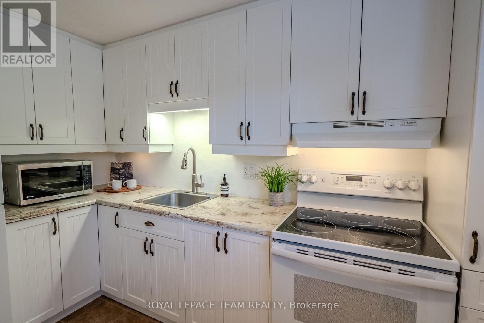 B - 2 Larkshire Lane, Ottawa, Ontario K2J 1Y6 - Photo 6 - X13716428