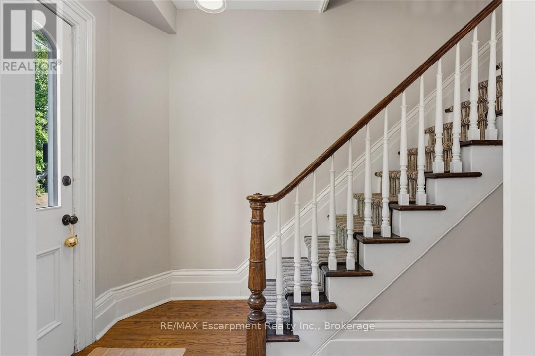 332 Palmer Avenue, Oakville, Ontario  L6J 1T3 - Photo 4 - W13716436