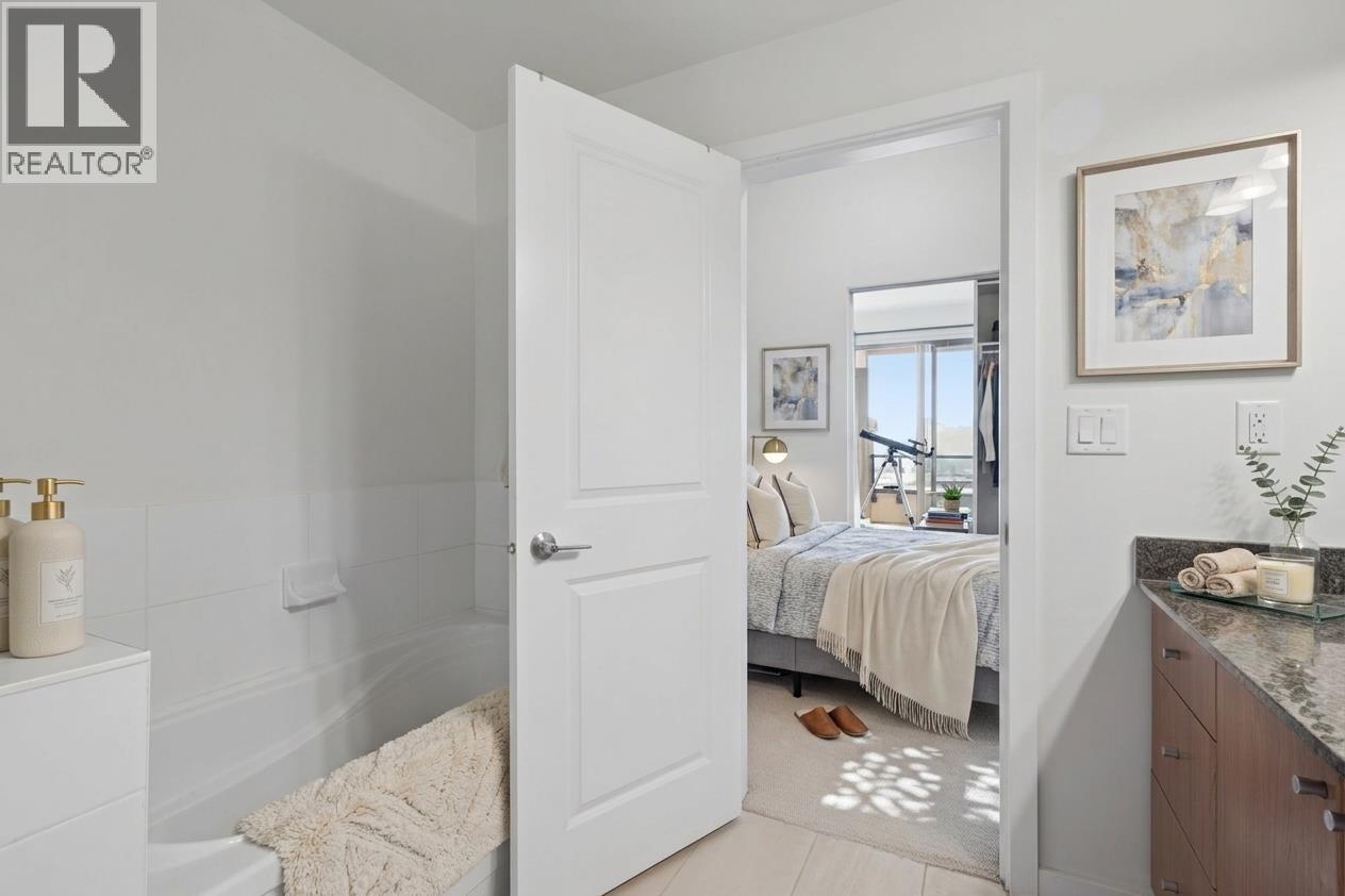 307 245 Ross Drive, New Westminster, British Columbia V3L 0C6 - Photo 12 - R3159300
