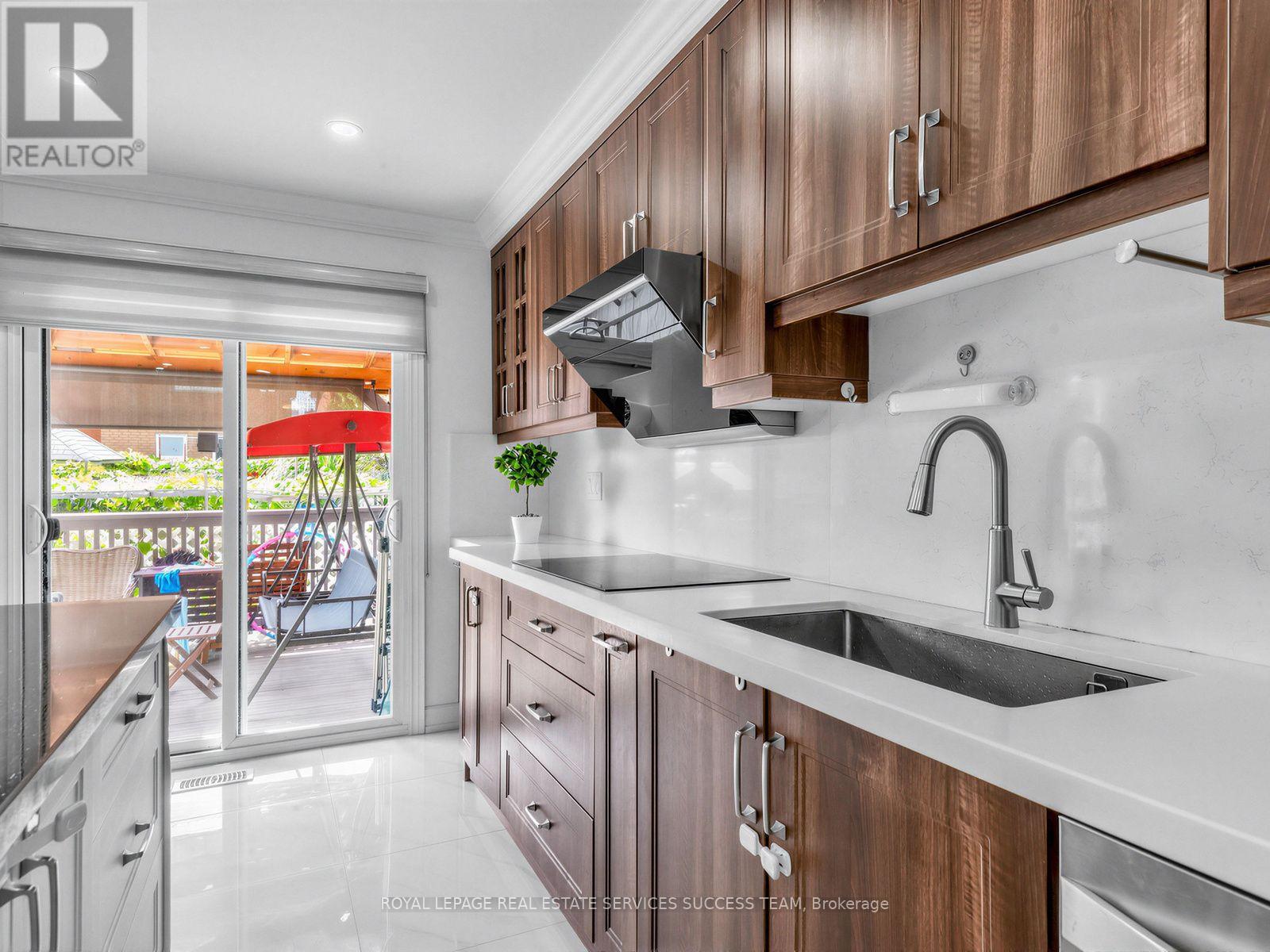 43 Hendon Road, Markham, Ontario  L3R 6Z7 - Photo 14 - N13716552
