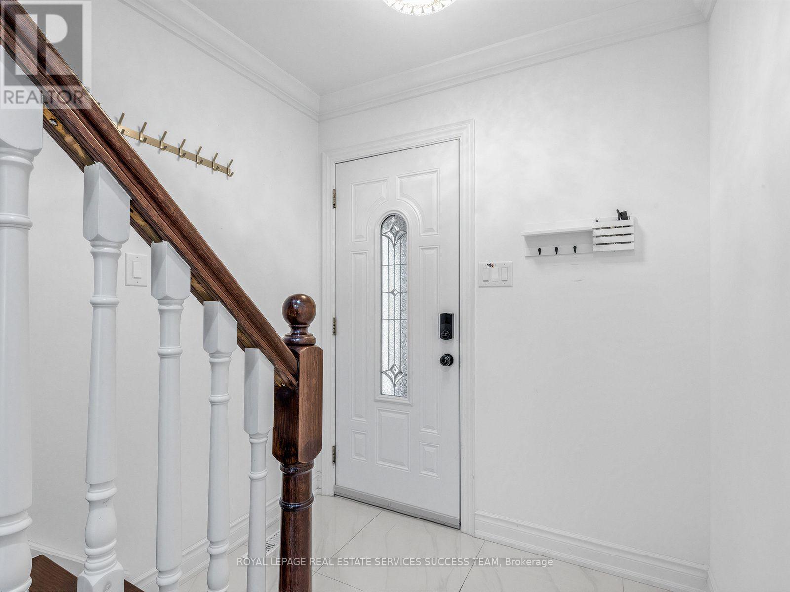 43 Hendon Road, Markham, Ontario  L3R 6Z7 - Photo 4 - N13716552