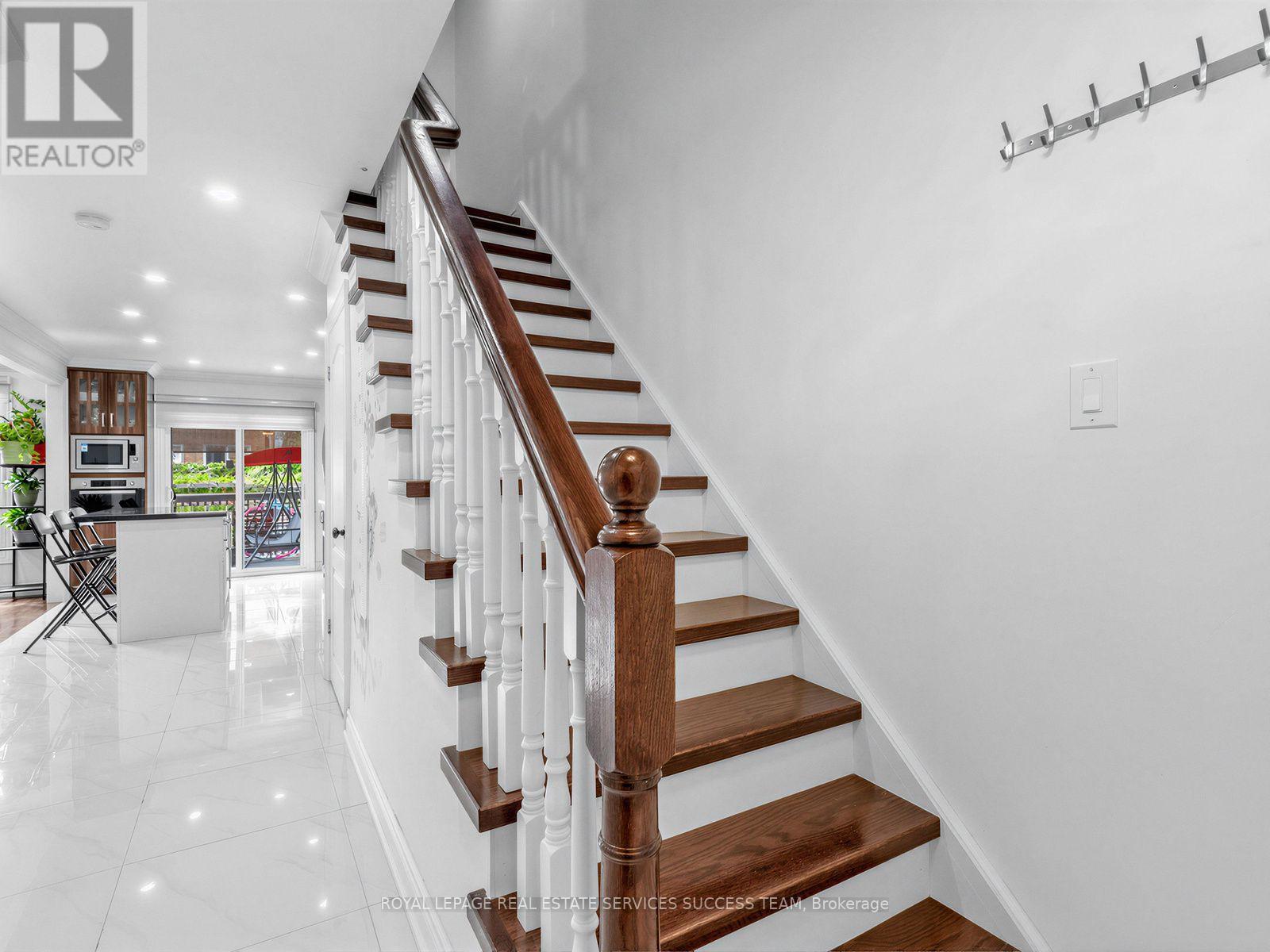 43 Hendon Road, Markham, Ontario  L3R 6Z7 - Photo 5 - N13716552