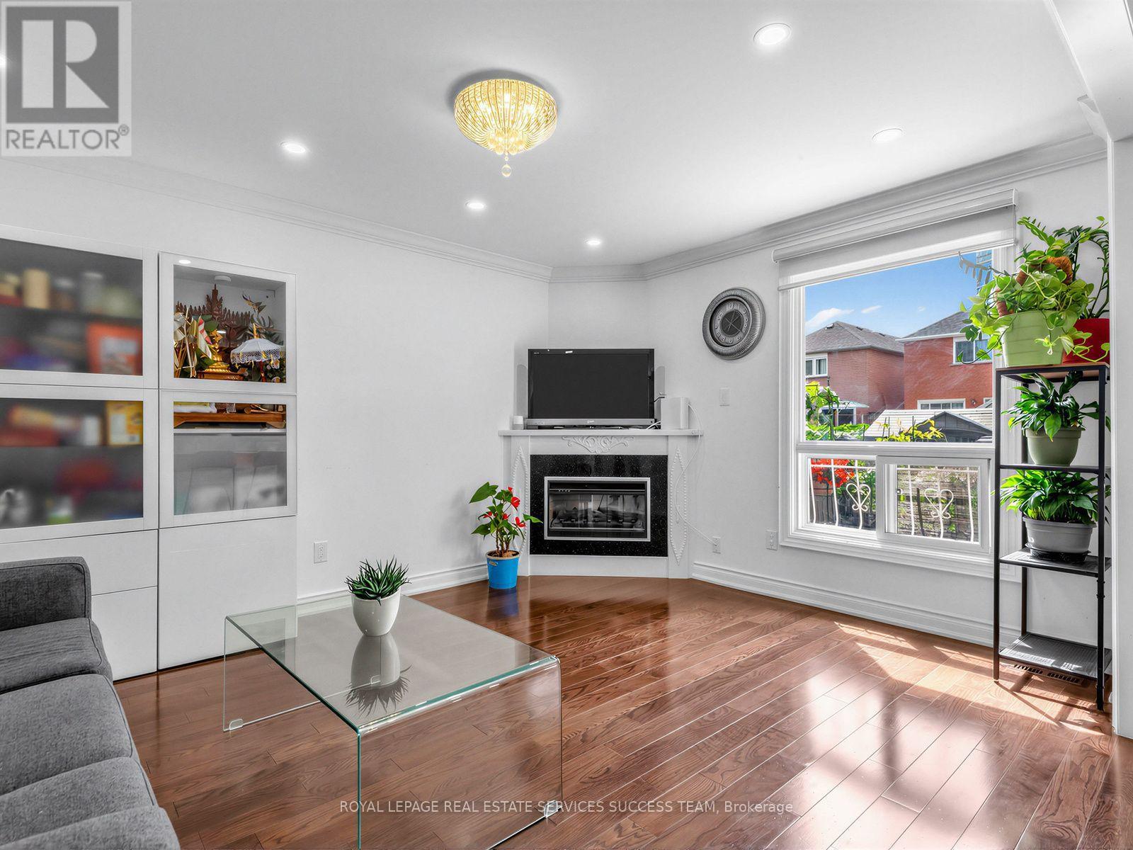 43 Hendon Road, Markham, Ontario  L3R 6Z7 - Photo 6 - N13716552