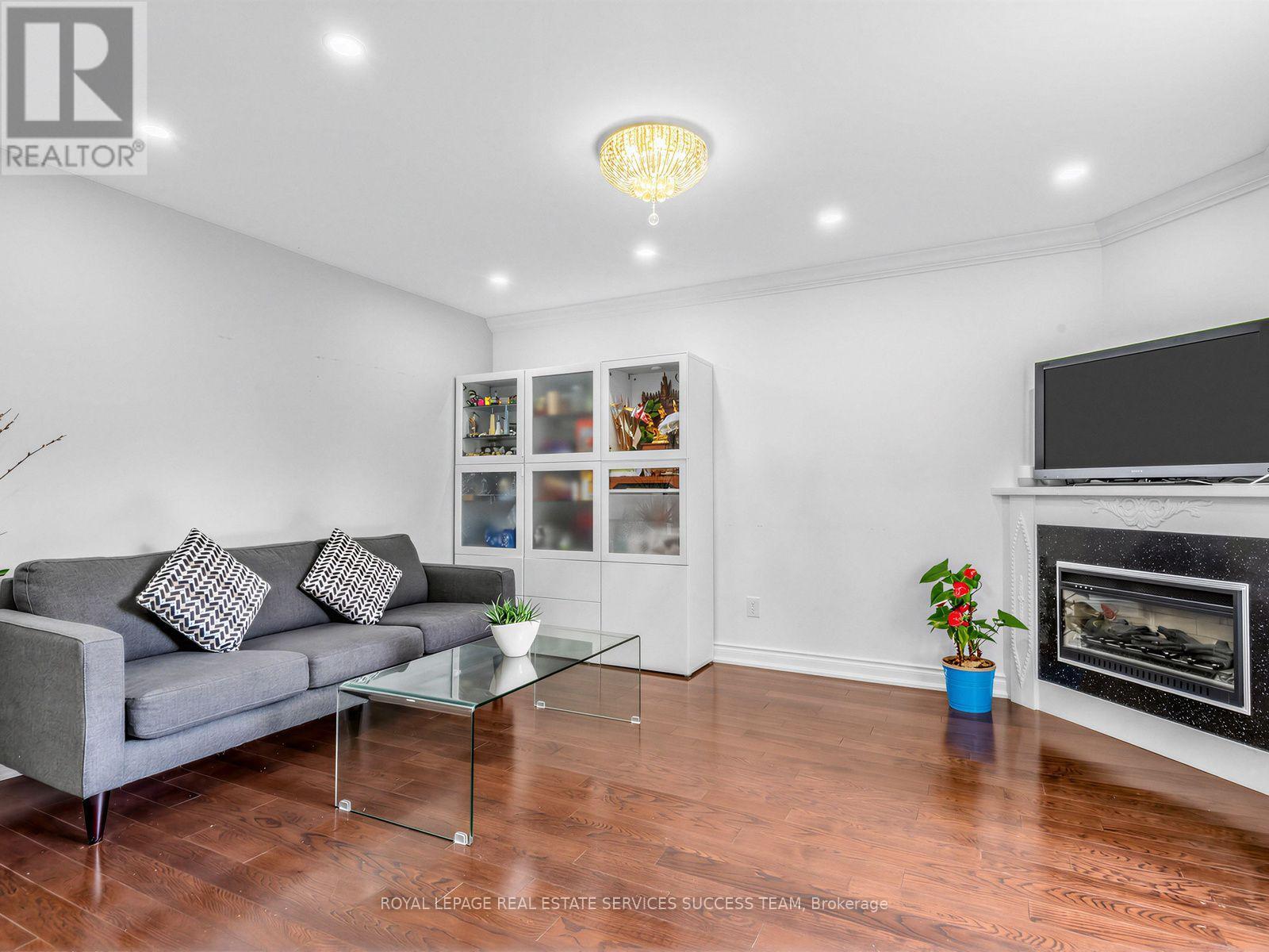 43 Hendon Road, Markham, Ontario  L3R 6Z7 - Photo 7 - N13716552