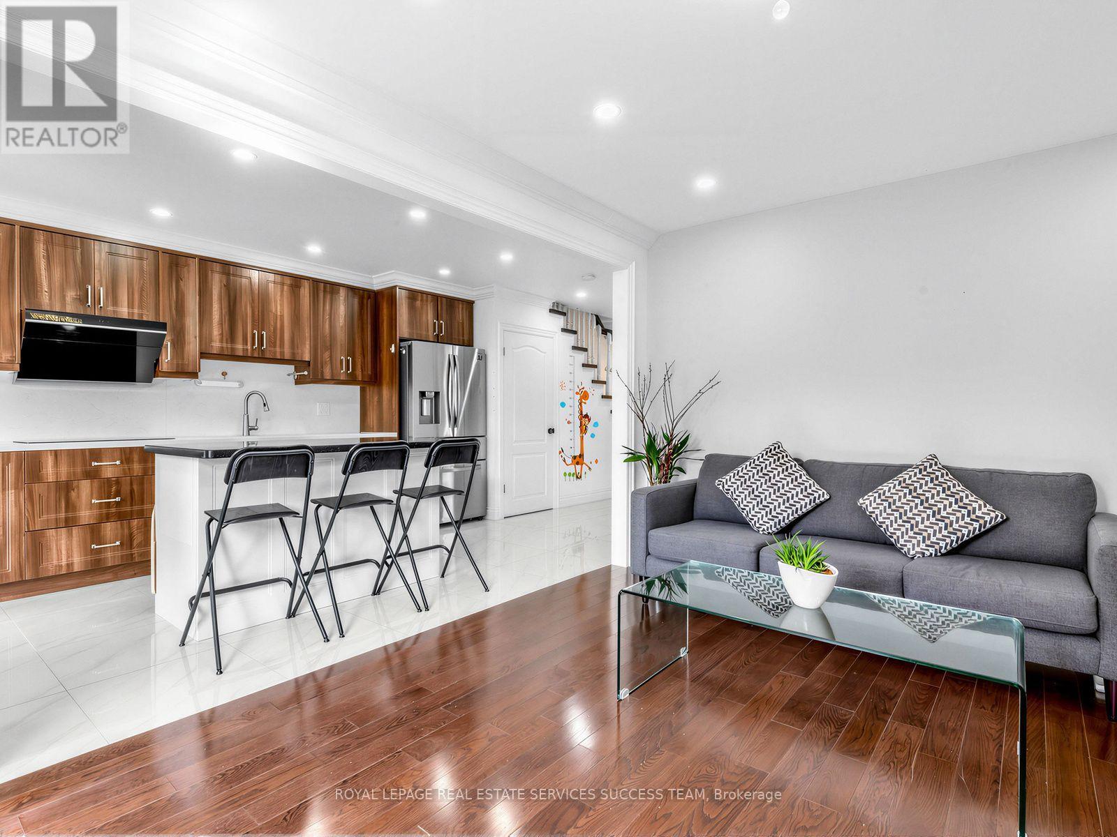43 Hendon Road, Markham, Ontario  L3R 6Z7 - Photo 9 - N13716552