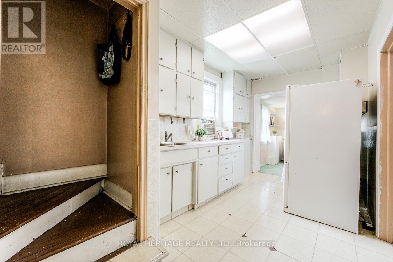 758 Jane Street, Toronto, Ontario  M6N 4B9 - Photo 10 - W13716524