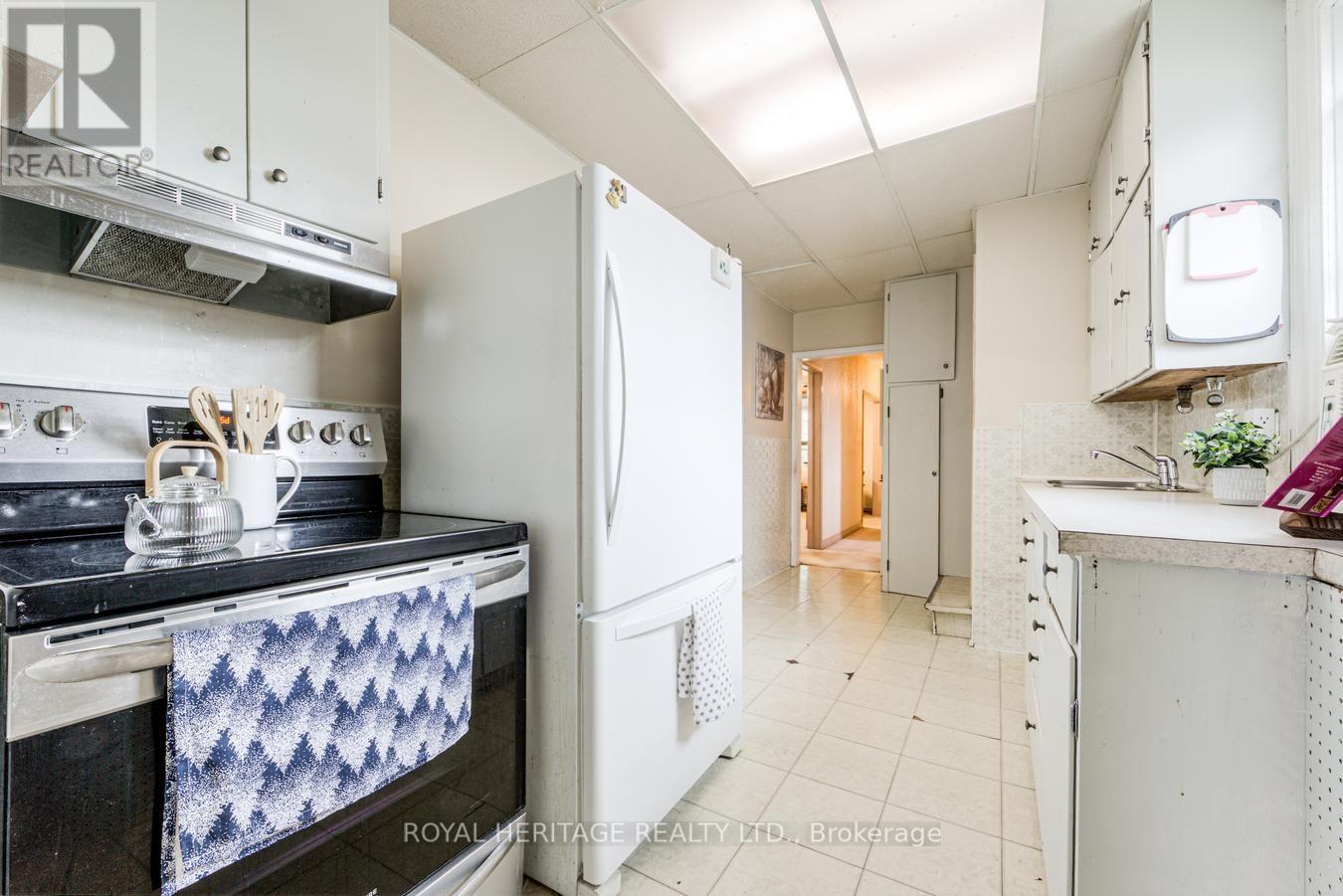 758 Jane Street, Toronto, Ontario  M6N 4B9 - Photo 13 - W13716524