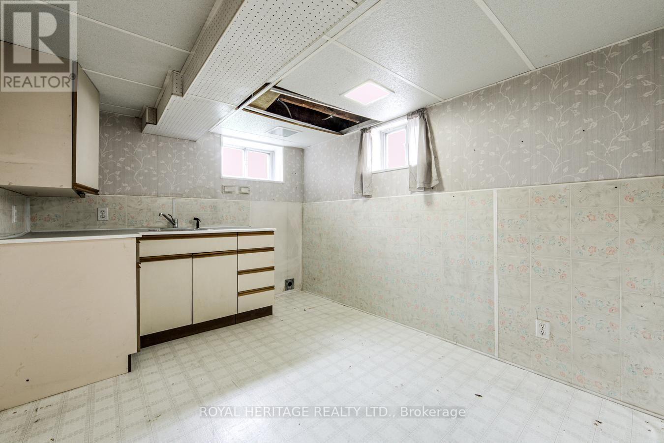 758 Jane Street, Toronto, Ontario  M6N 4B9 - Photo 24 - W13716524