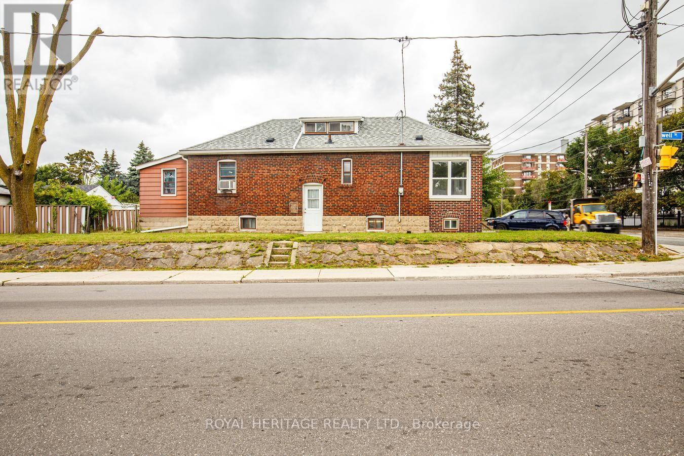 758 Jane Street, Toronto, Ontario  M6N 4B9 - Photo 3 - W13716524