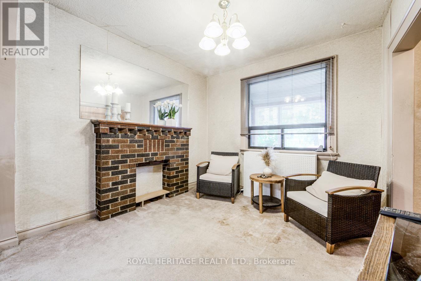 758 Jane Street, Toronto, Ontario  M6N 4B9 - Photo 5 - W13716524