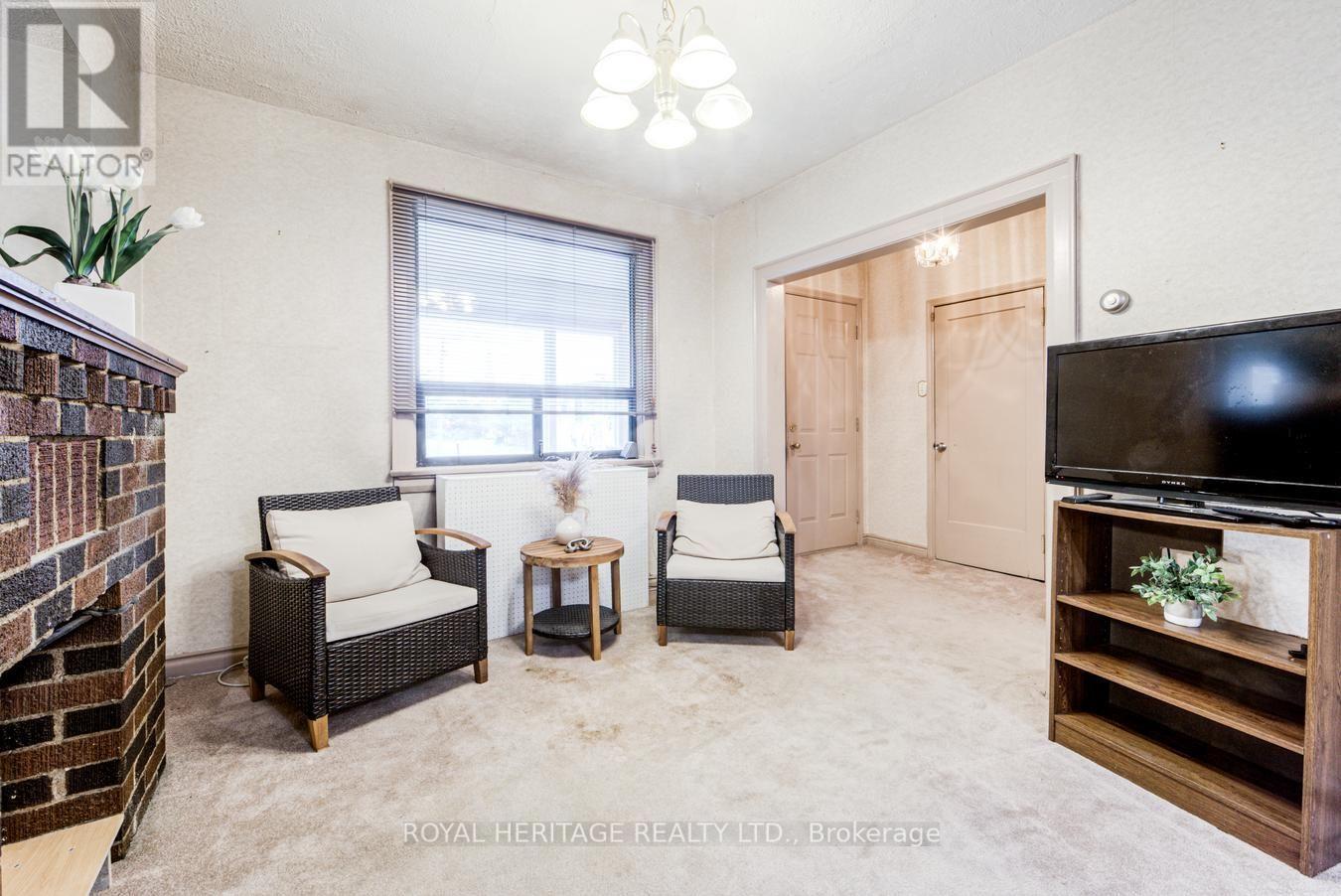 758 Jane Street, Toronto, Ontario  M6N 4B9 - Photo 6 - W13716524