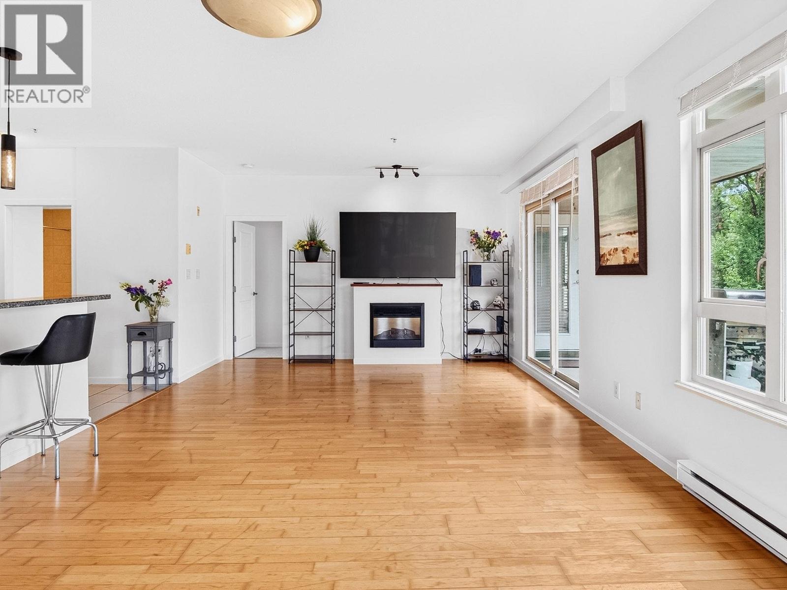 304 100 Capilano Road, Port Moody, British Columbia  V3H 5M9 - Photo 3 - R3159304